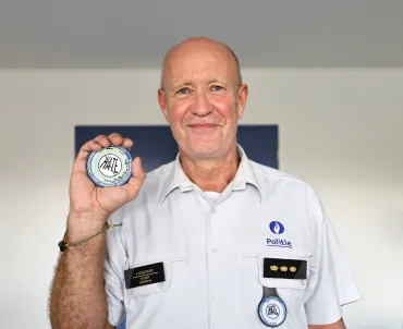 Korpschef Filip Rasschaert met 'no hate'-patch