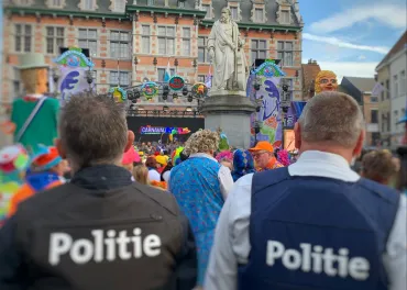 Politie tijdens carnaval Halle